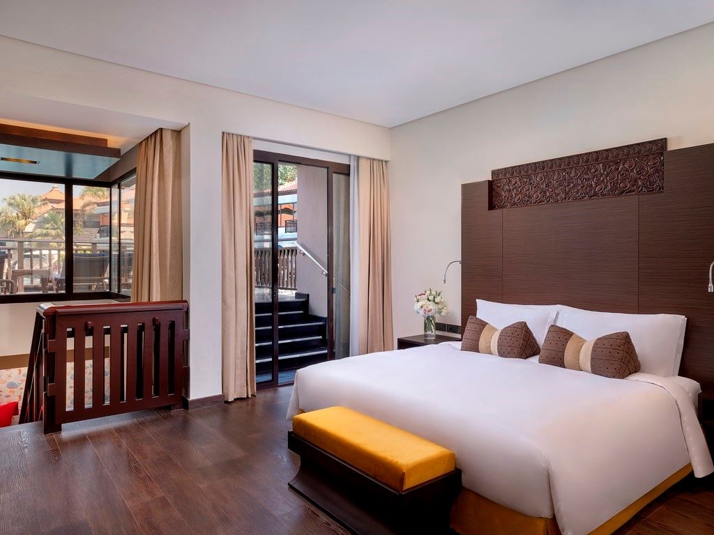 rooms-deluxe-family-lagoon-access-room