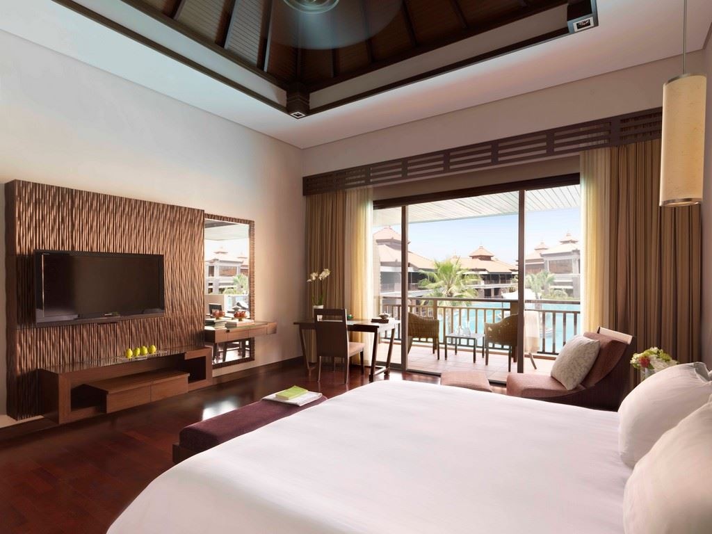 rooms-premier-lagoon-view-room
