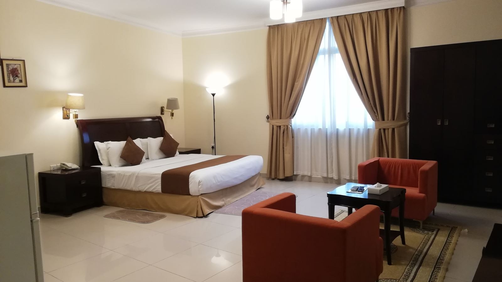 rooms-deluxe-king-studio