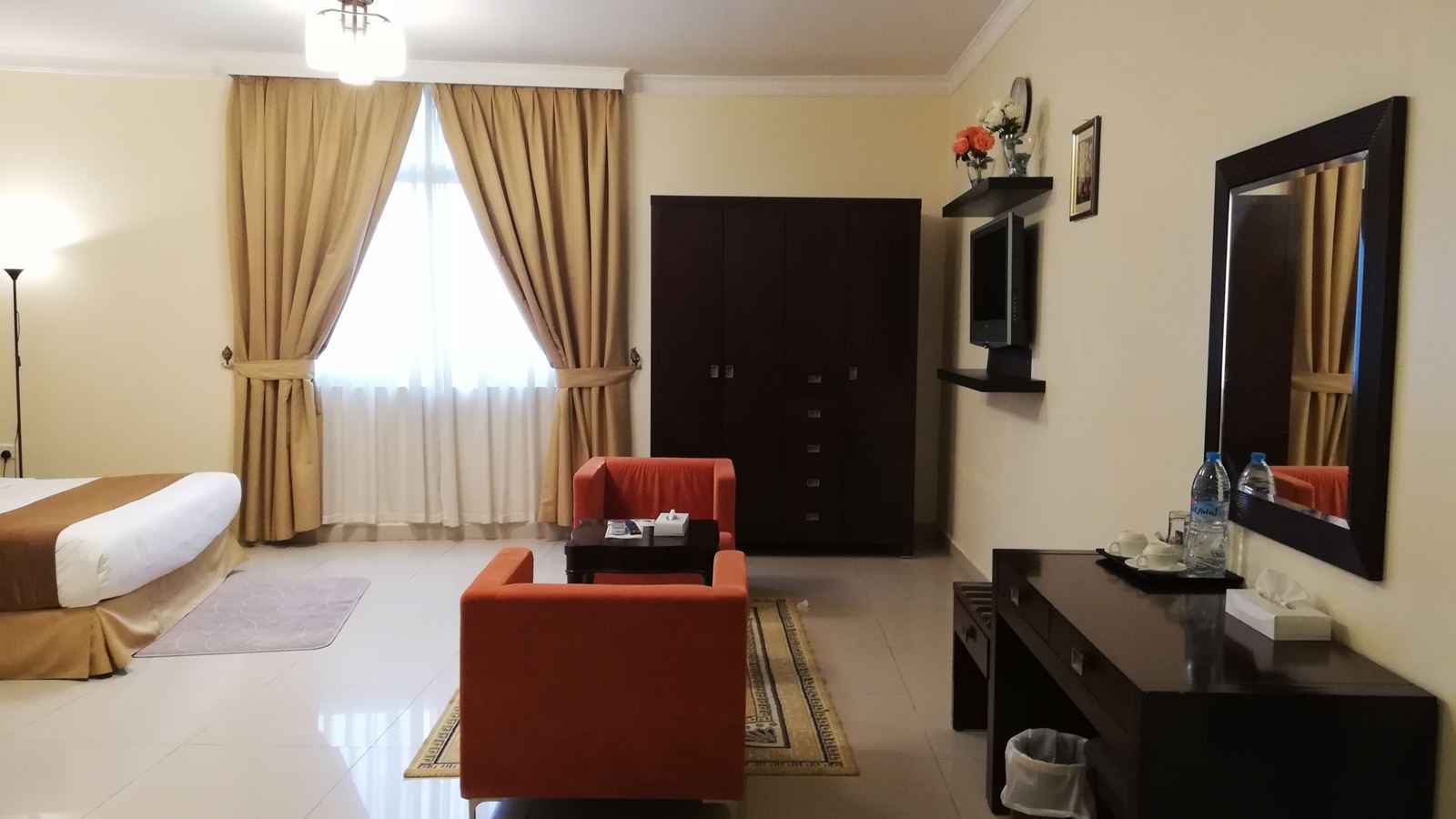 rooms-deluxe-king-studio