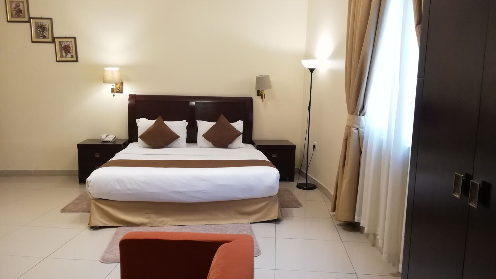 rooms-deluxe-king-studio