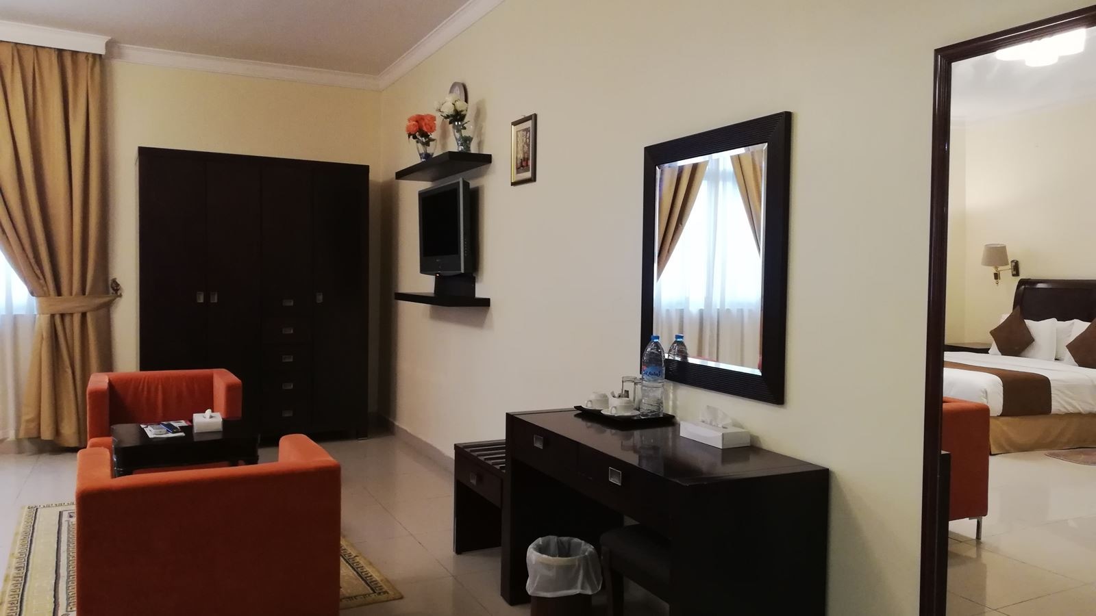 rooms-deluxe-king-studio