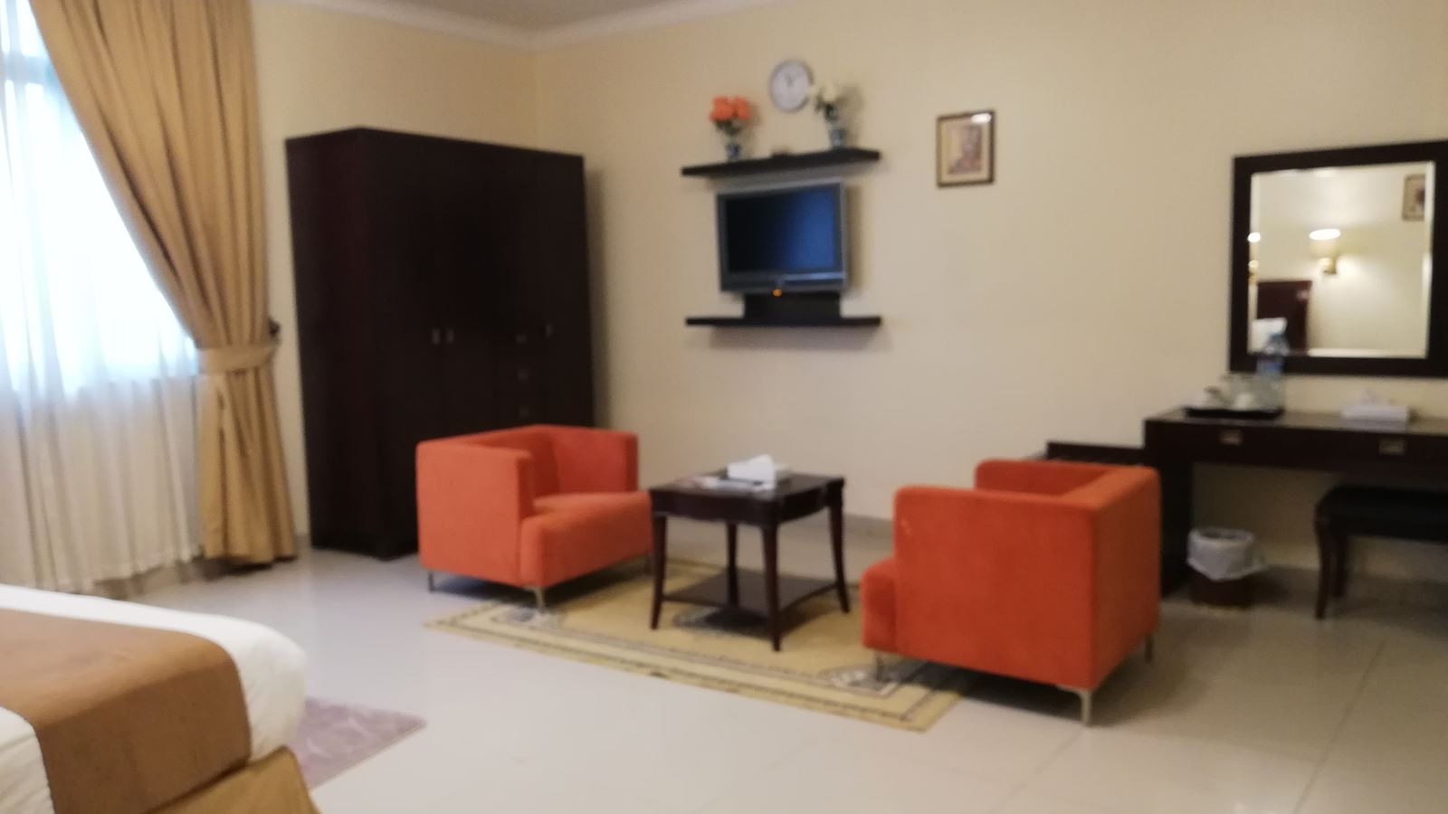 rooms-deluxe-king-studio