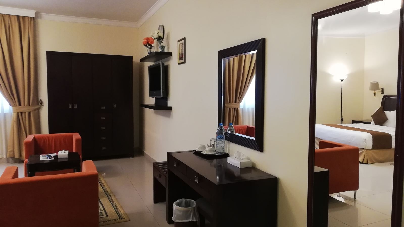 rooms-deluxe-king-studio