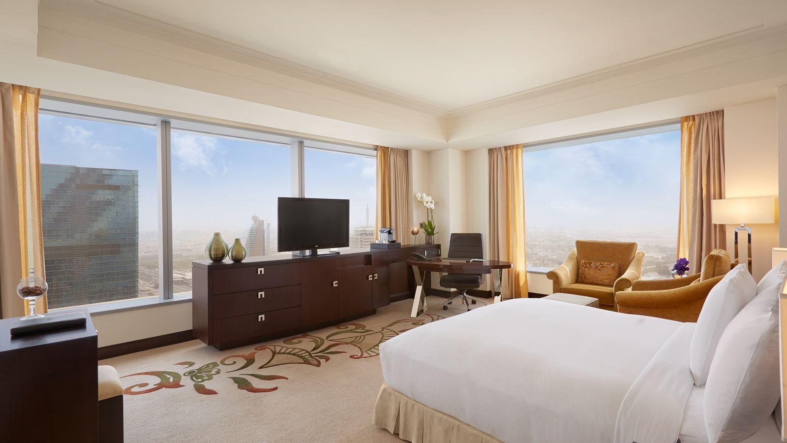 rooms-deluxe-corner-room