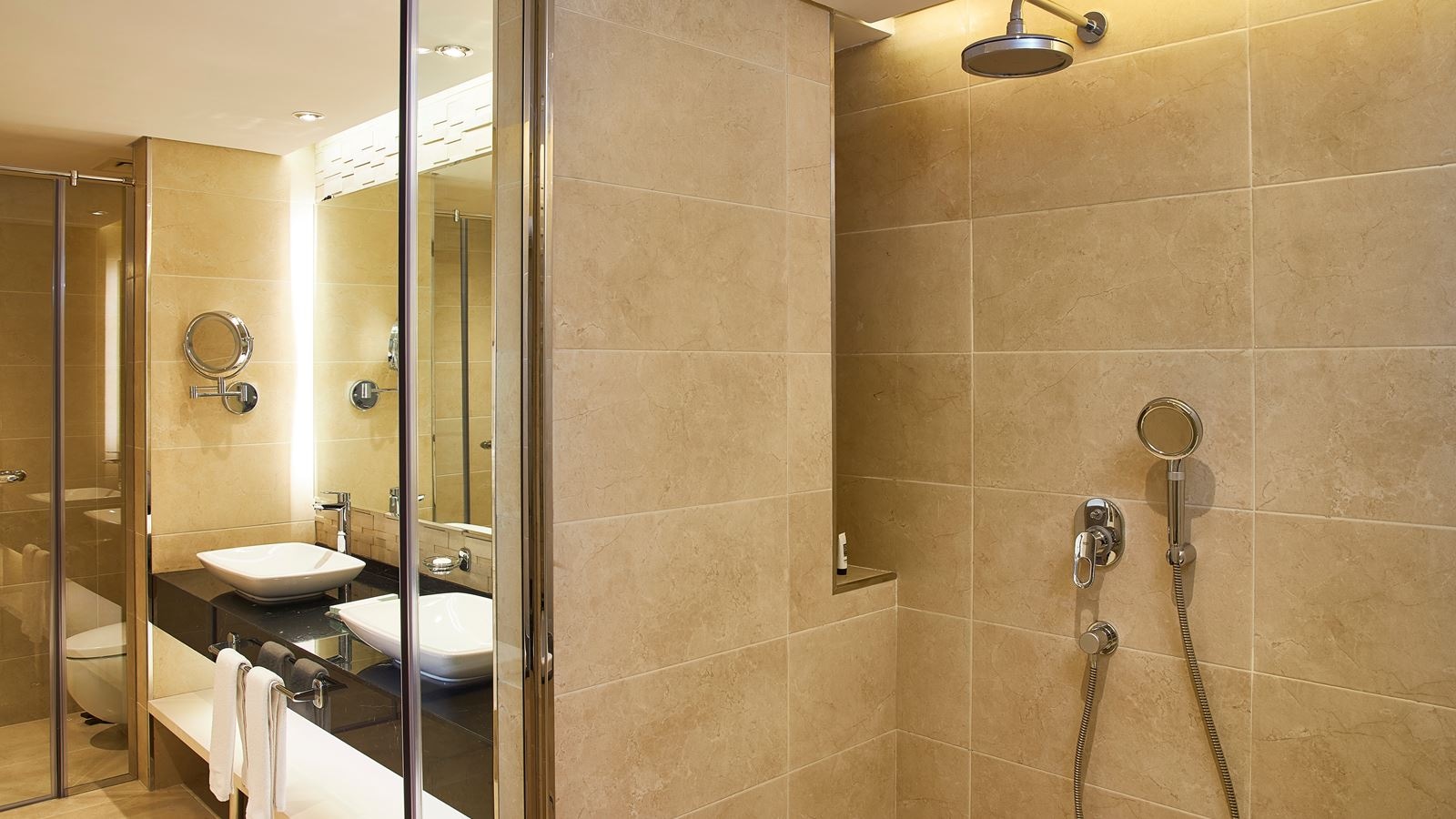 rooms-1-bedroom-suite-city-view