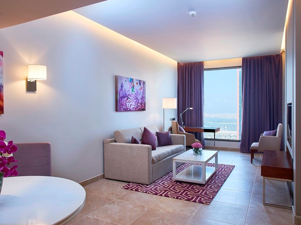 rooms-1-bedroom-suite-skyline-view
