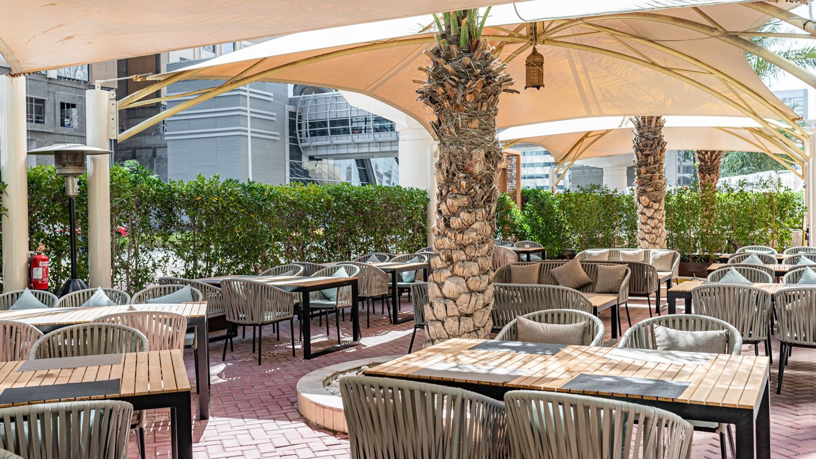 restaurants-day-and-night