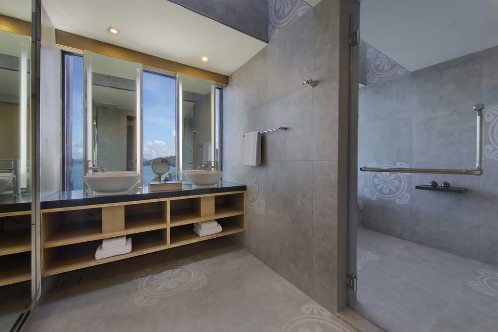 rooms-king-bed-hilltop-ocean-view-suite