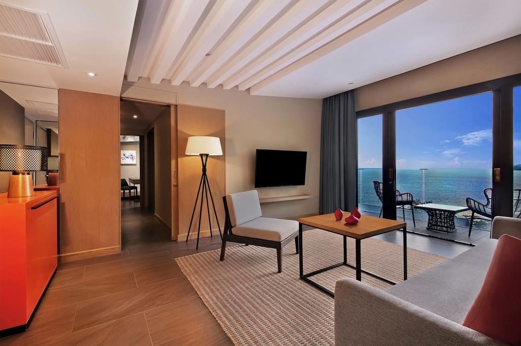 rooms-king-bed-hilltop-ocean-view-suite