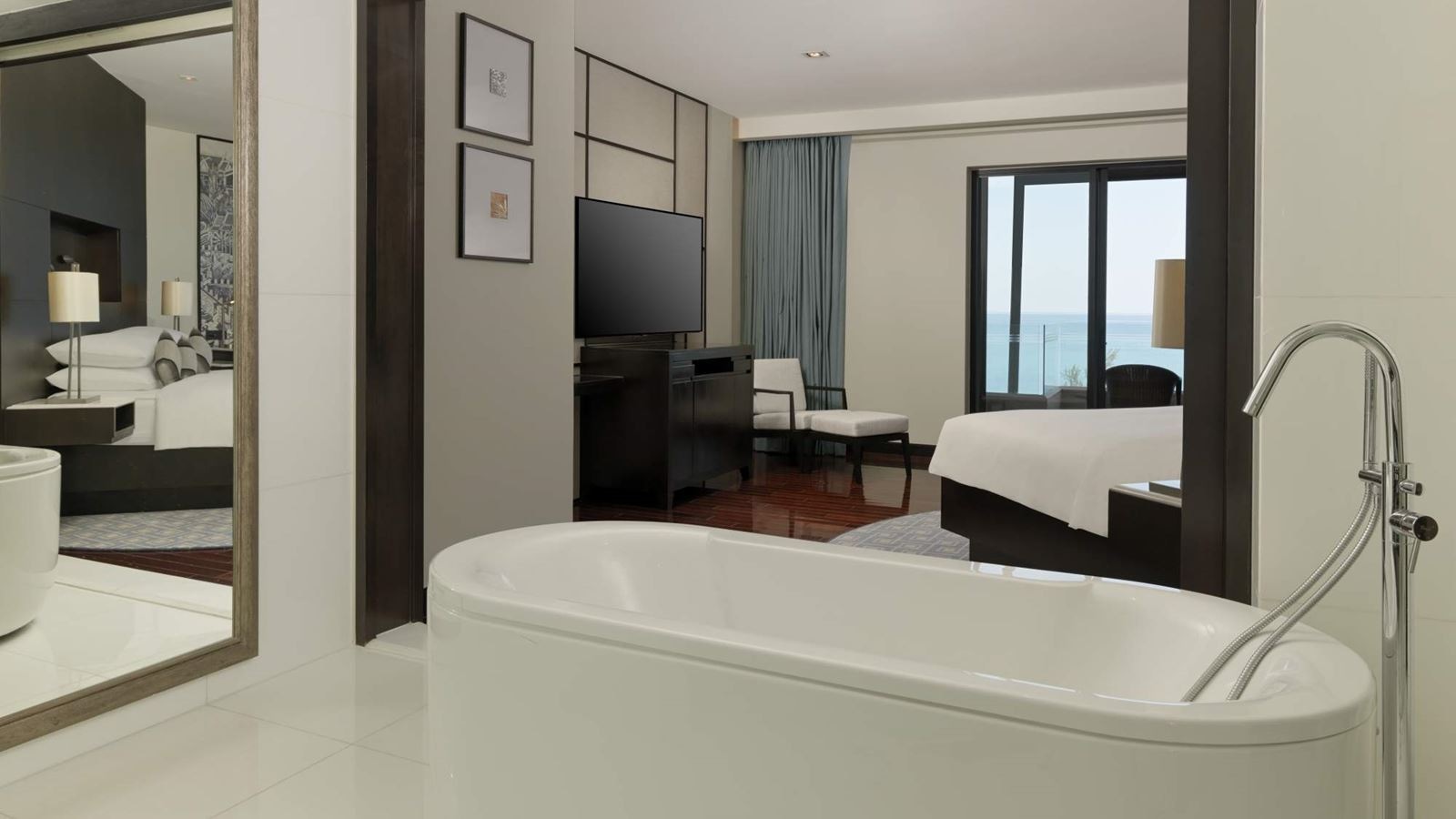 rooms-king-twin-bed-ocean-view-club-access