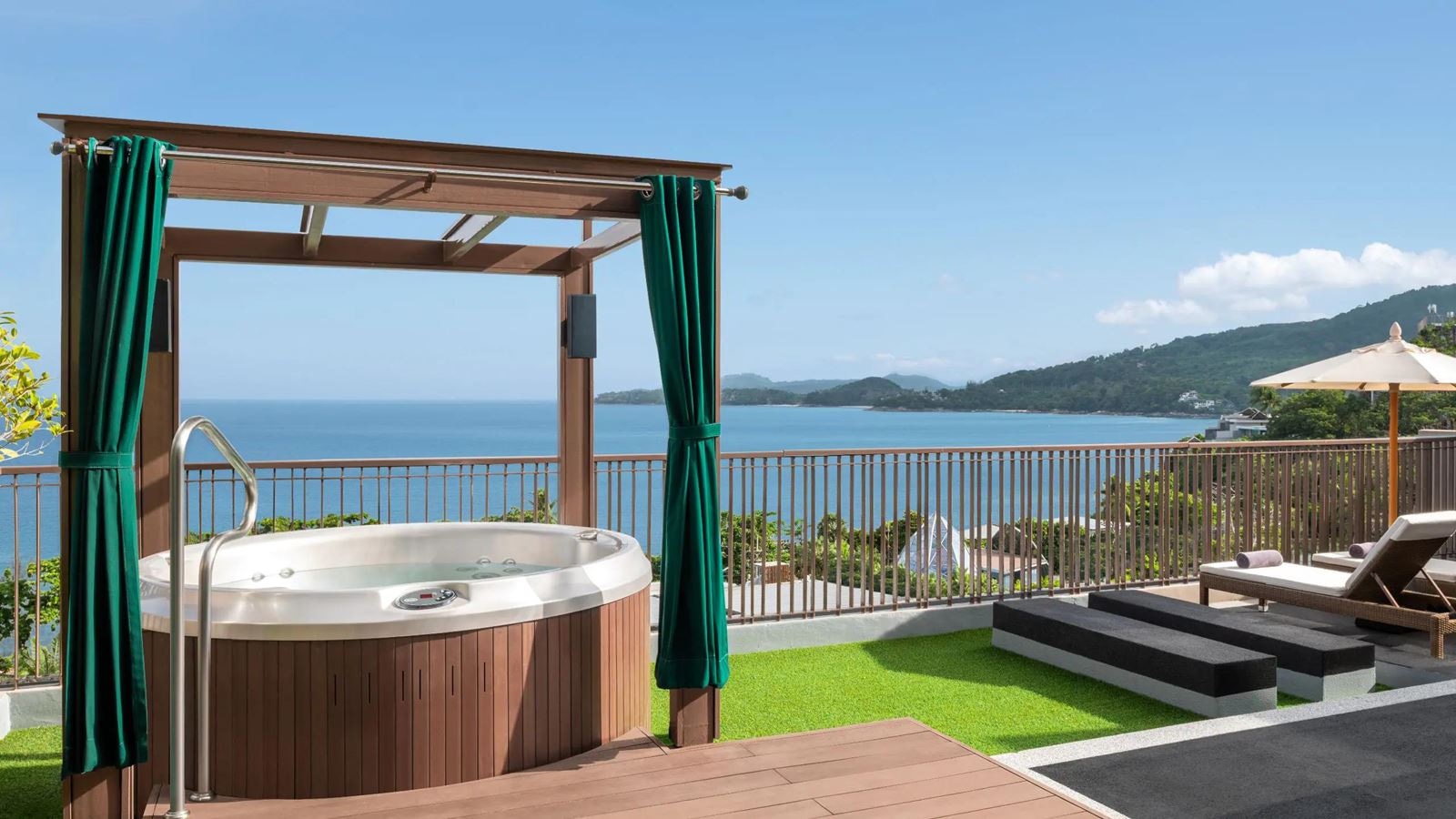 rooms-king-bed-with-terrace-whirlpool