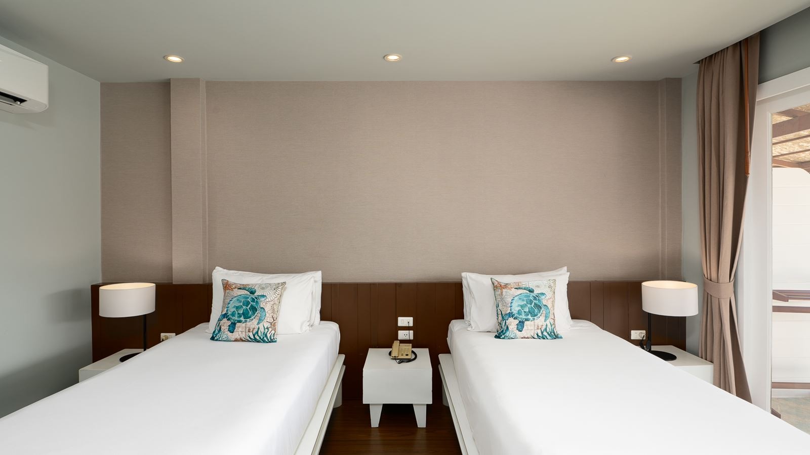 rooms-studio-garden-view