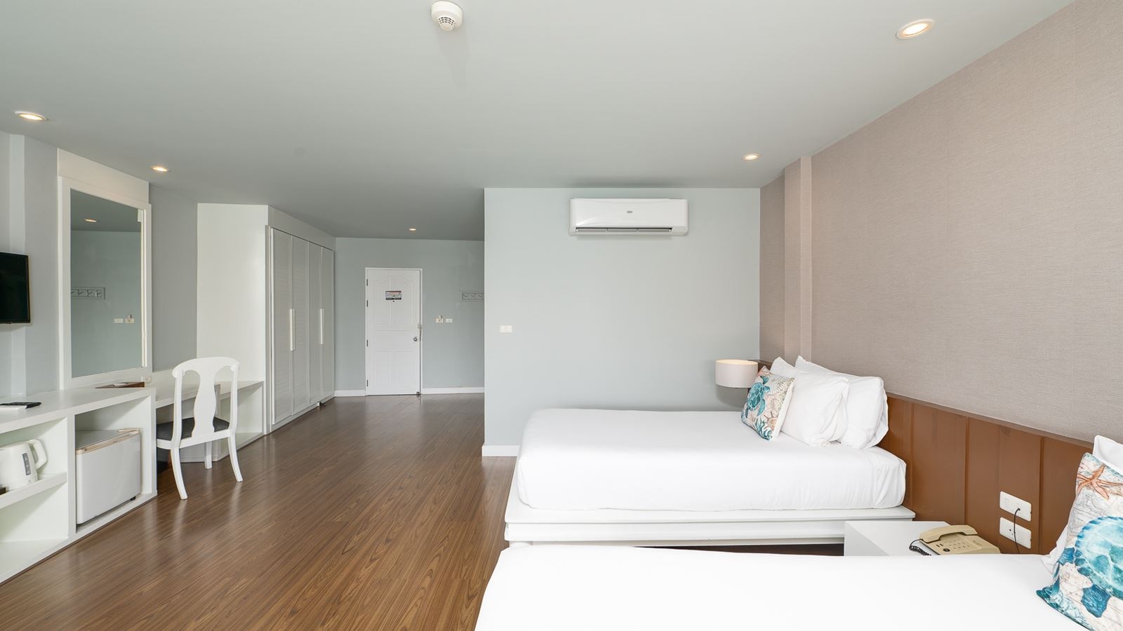 rooms-studio-garden-view