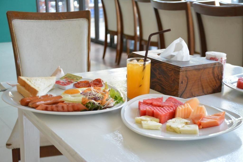 restaurants-the-rainforest-restaurant