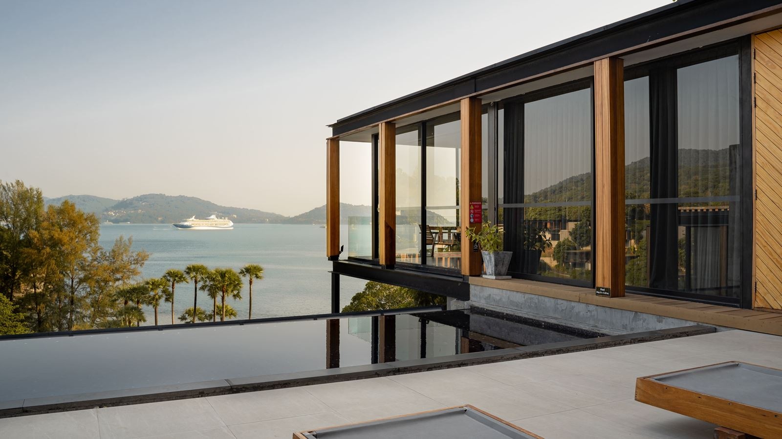 rooms-one-bedroom-pool-villa-high-bay-signature