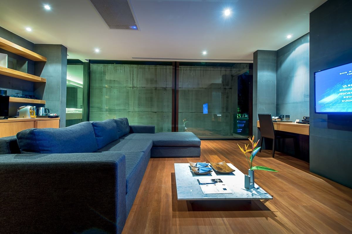 rooms-one-bedroom-beach-access-pool-villa