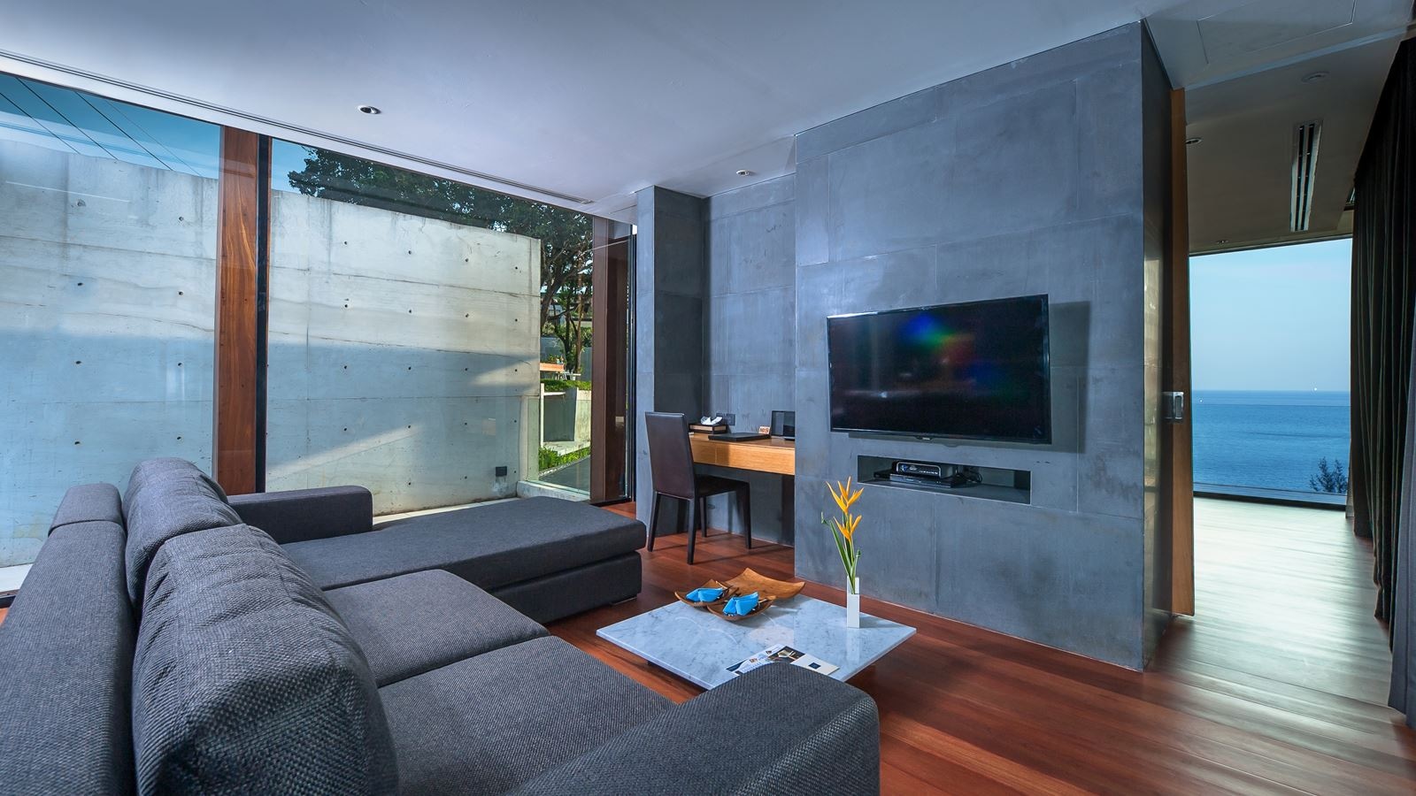 rooms-one-bedroom-pool-villa-partial-sea-view--twin-bed