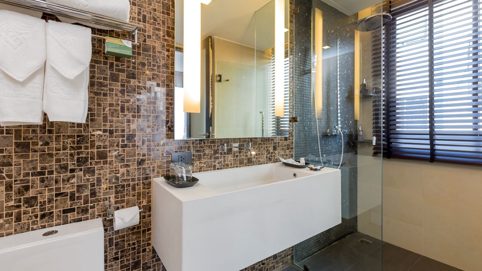 rooms-2-broom-family-suite