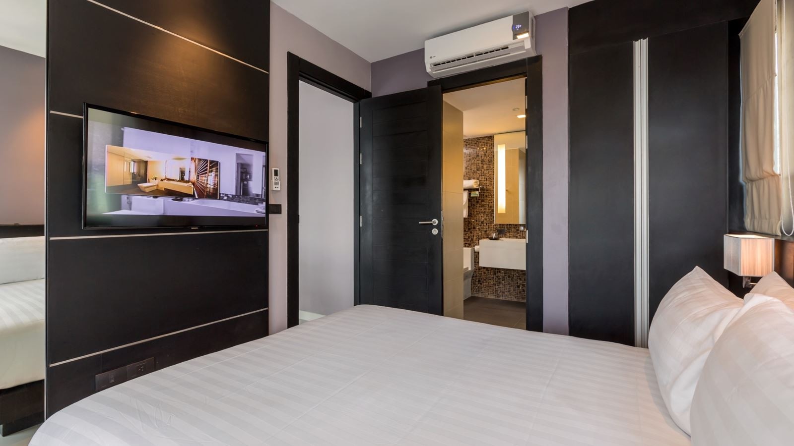 rooms-2-broom-family-suite