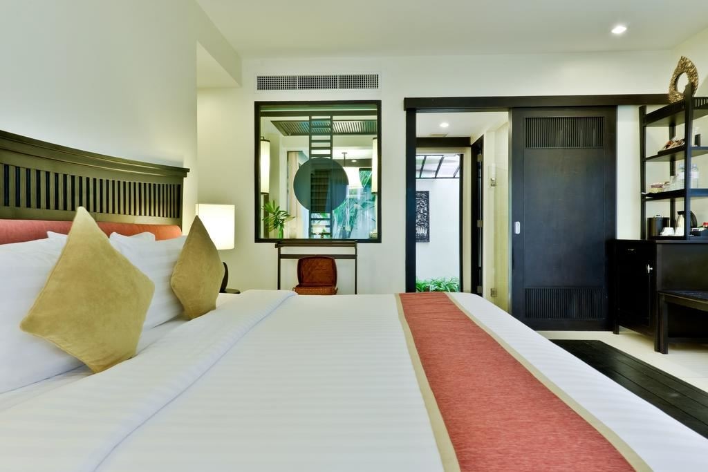 rooms-deluxe-elegant-room