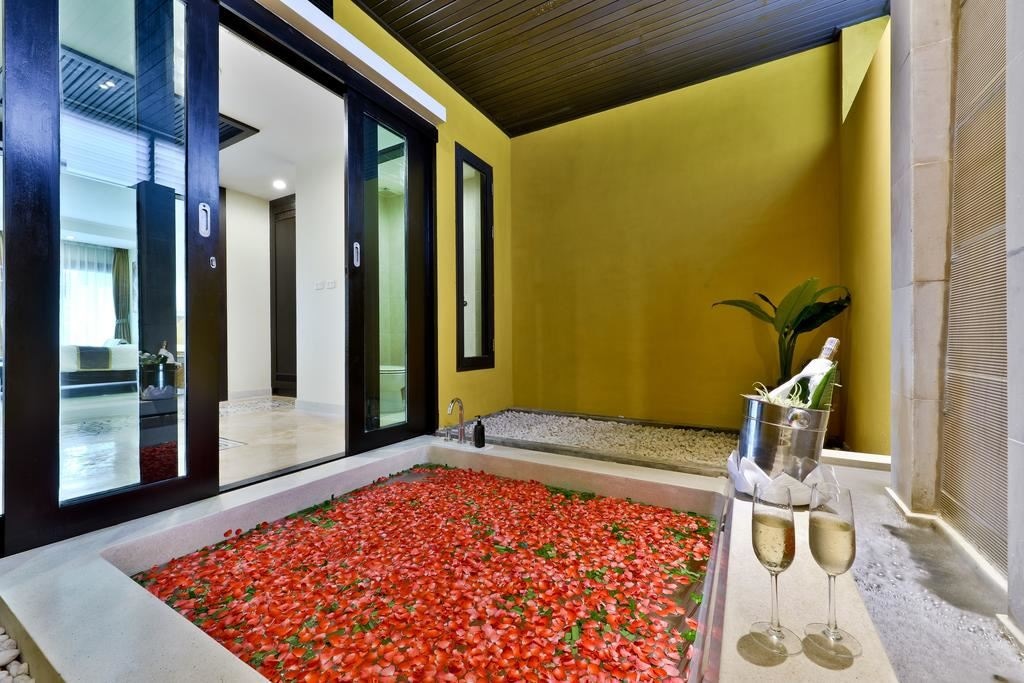 rooms-deluxe-grand-room