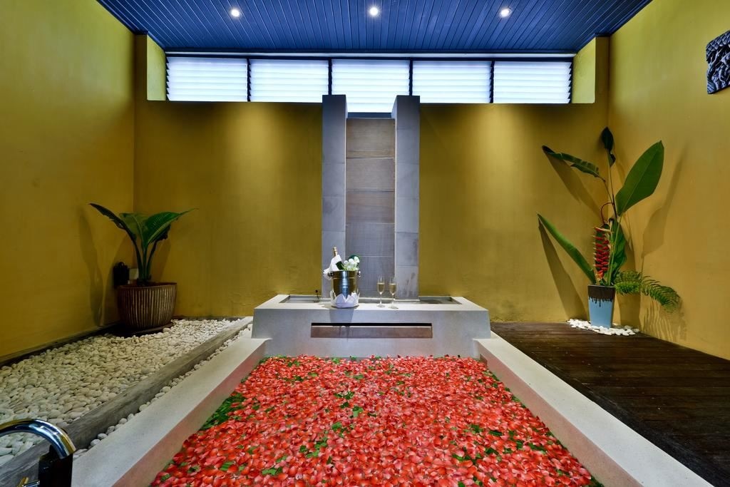 rooms-deluxe-grand-room