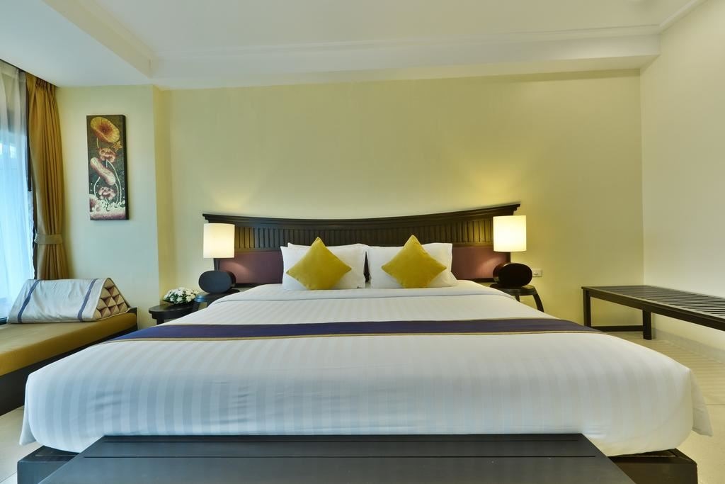 rooms-deluxe-grand-room