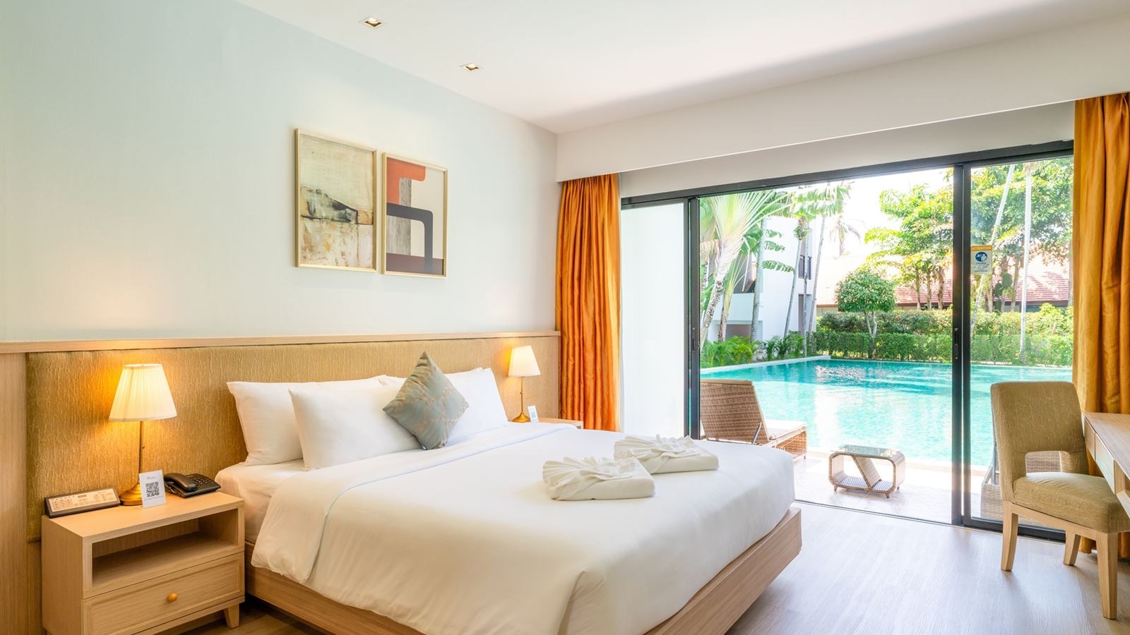 rooms-deluxe-pool-access