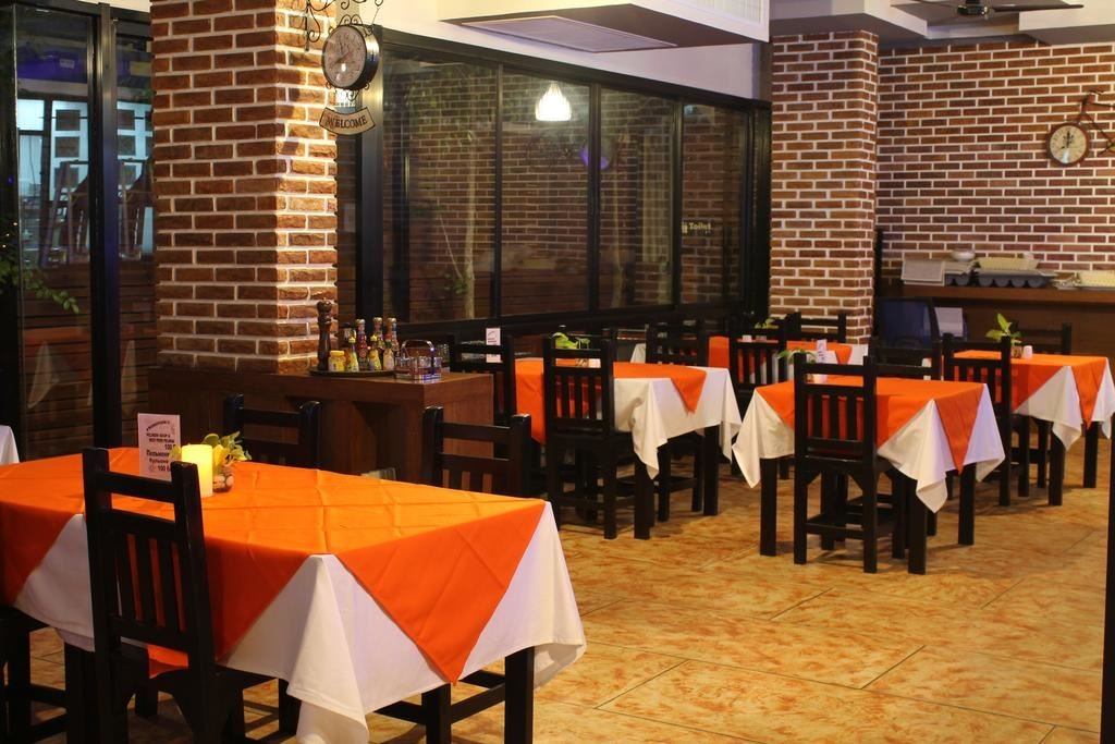 restaurants-charlie-and-bistro