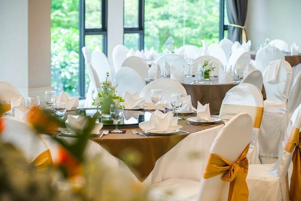 restaurants-hungry-bar--restaurant-and-lounge