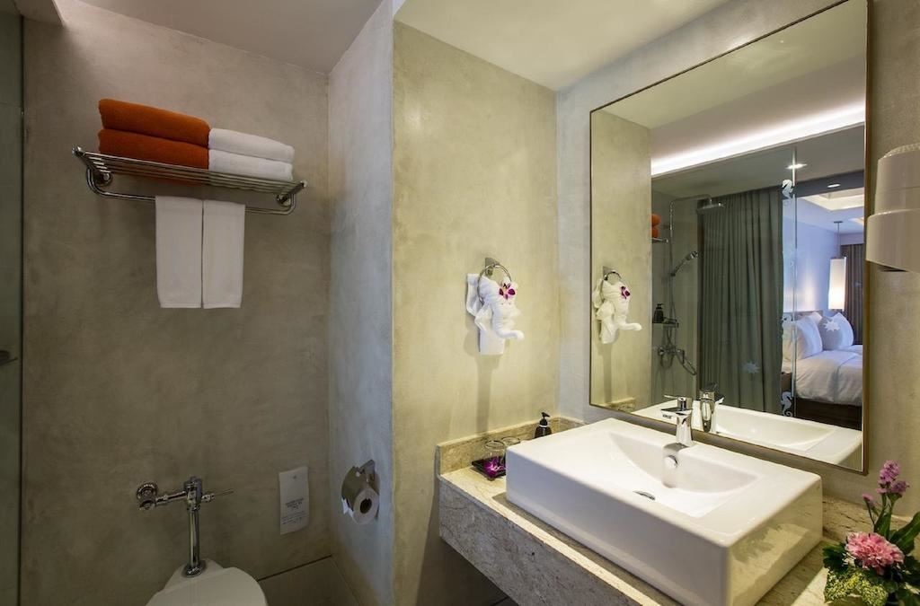 rooms-deluxe-pool-view