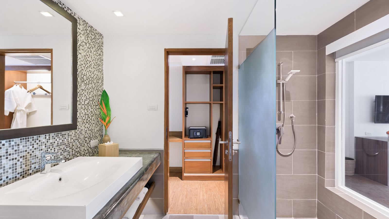 rooms-deluxe--garden-balcony