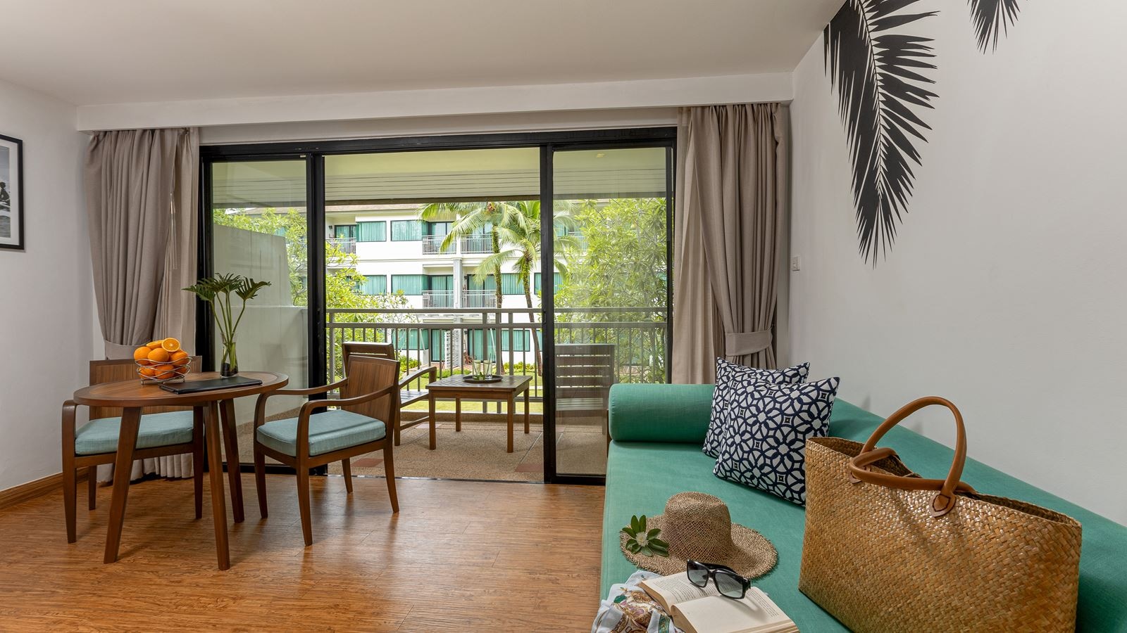 rooms-premier-garden-balcony