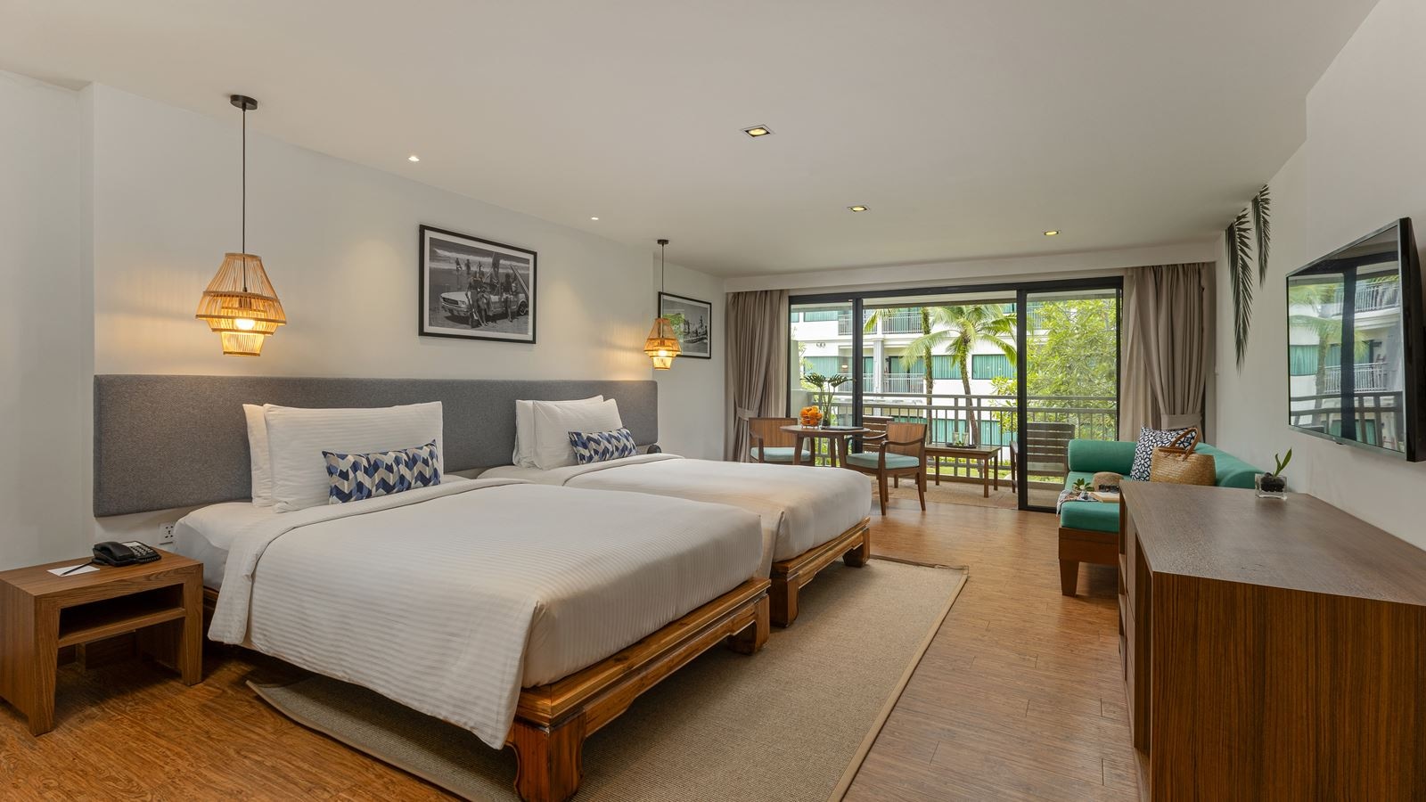 rooms-premier-garden-balcony