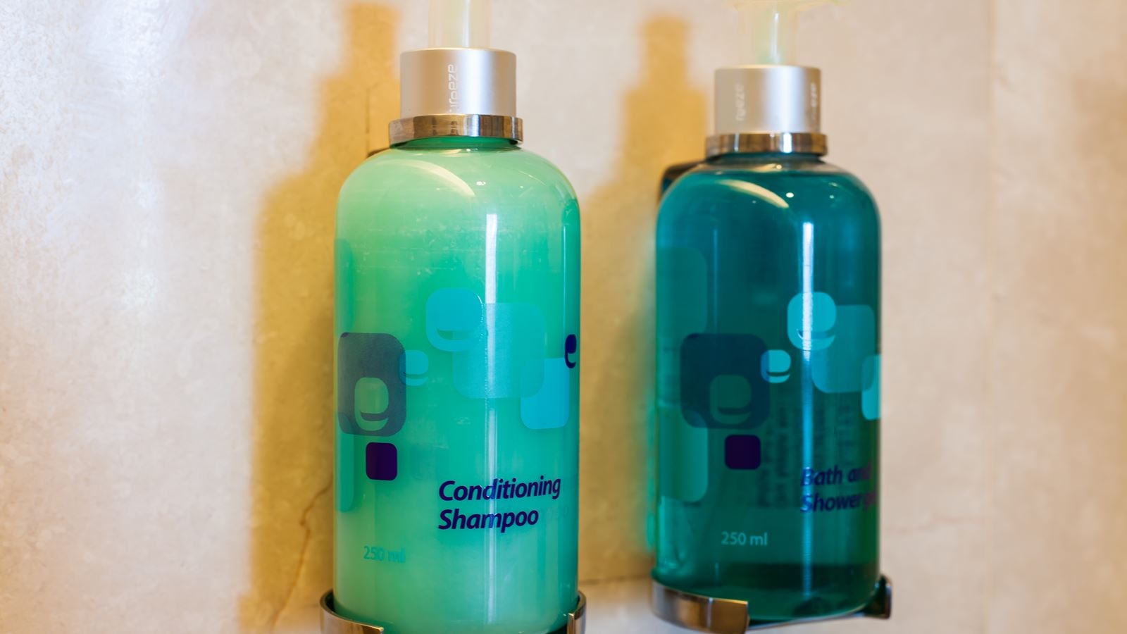 rooms-deluxe-pool-view