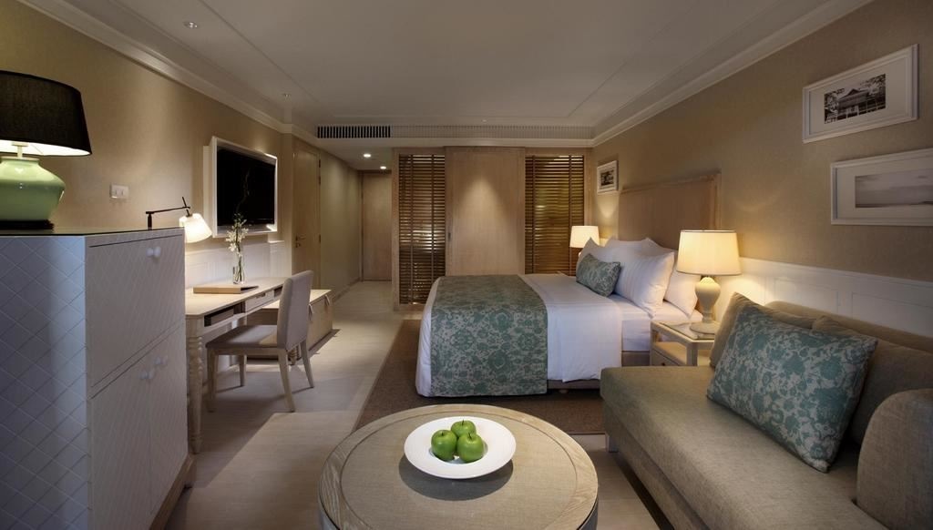 rooms-deluxe-pool-view