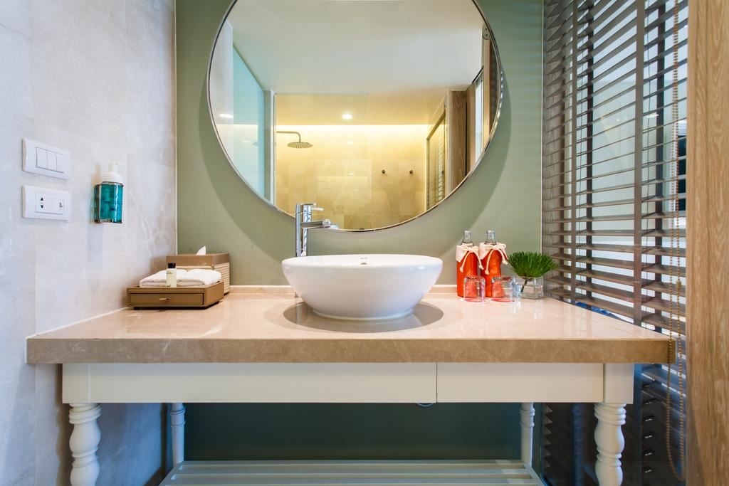 rooms-deluxe-pool-view