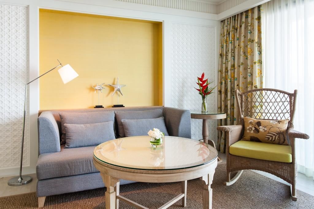 rooms-one-bedroom-suite-pool-view