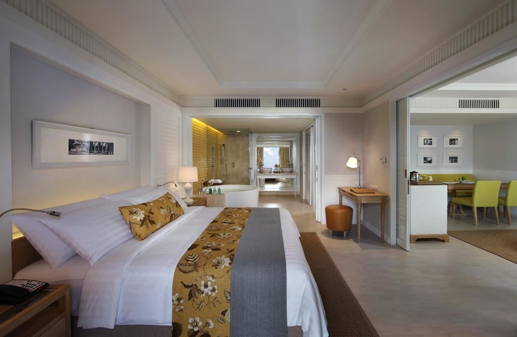 rooms-one-bedroom-suite-pool-view