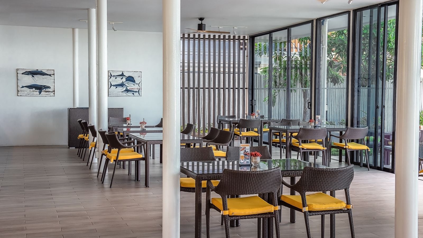 restaurants-shoreline-beach-club