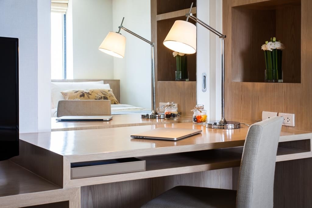 rooms-family-suite-pool-view