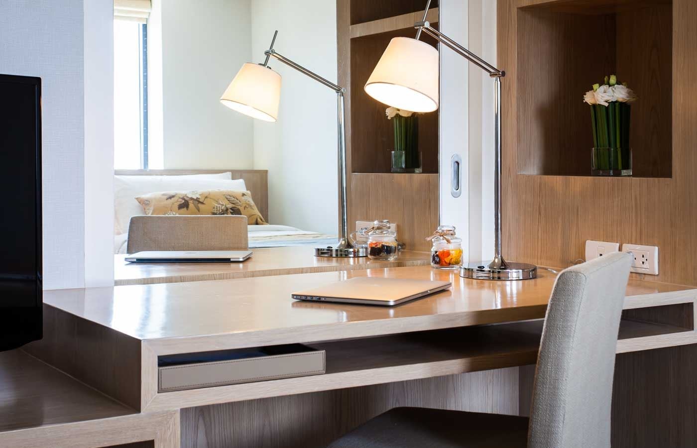 rooms-deluxe-hill-view-room