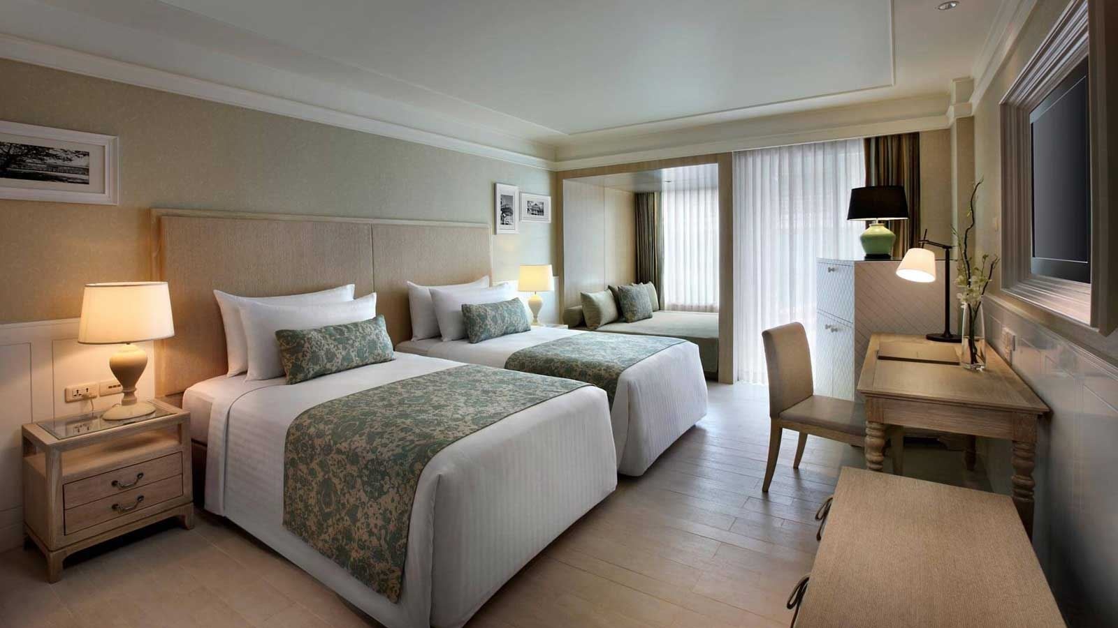 rooms-deluxe-hill-view-room