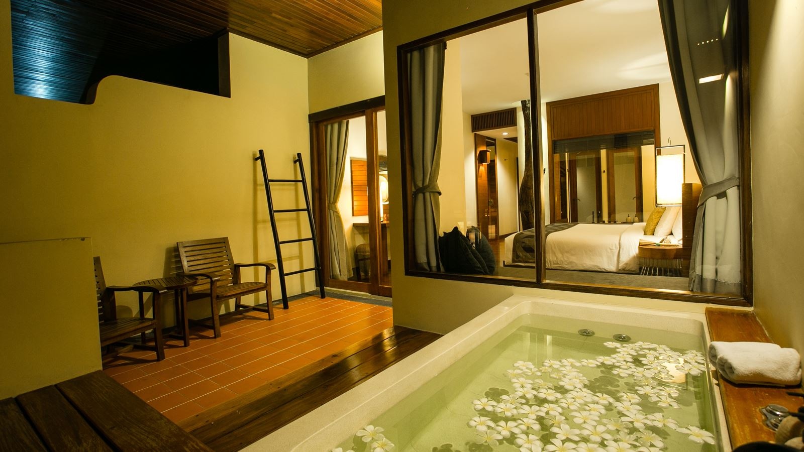 rooms-supreme-deluxe-jacuzzi