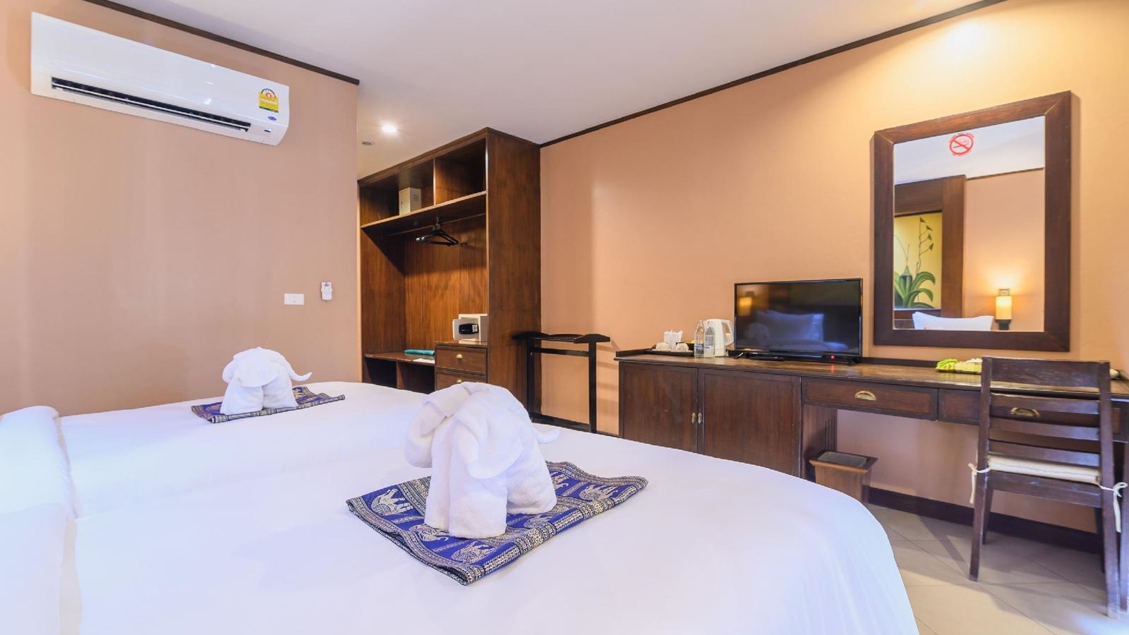 rooms-pool-acces-room