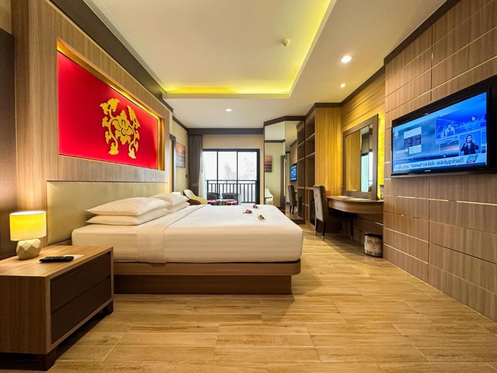 rooms-deluxe-balcony-king