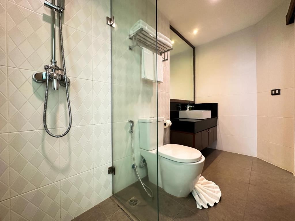 rooms-deluxe-balcony-king