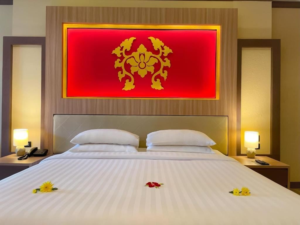 rooms-deluxe-balcony-king-garden-view