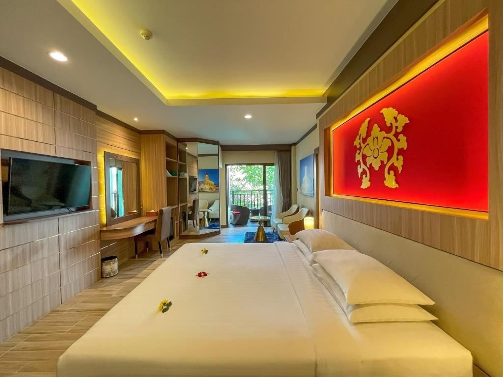 rooms-deluxe-premium-balcony-pool-view